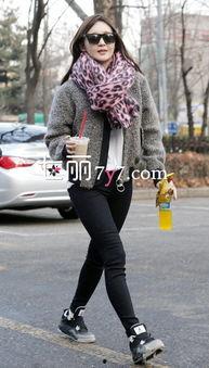 韩国明星卫衣街拍图片,明星卫衣街拍，潮流与个性的完美融合